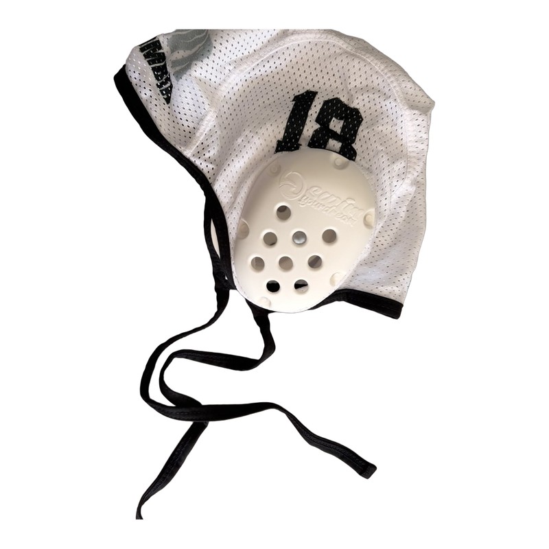 Gorro blanco UWR Colombia lateral con número y orejera