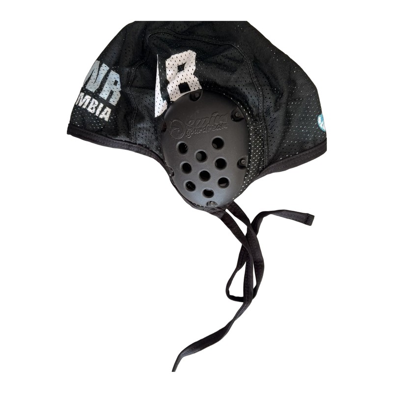 Gorro negro UWR Colombia lateral con número y orejera